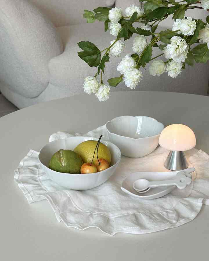 無磁器の新製品のプルームの花の空気接待🤍
日差しの下で厚く咲いた花の形をしたボウルとは
ただ取り出しておくだけでも甘くて素敵です。
スープボウルボウル重ねておくともっときれいなものがありますね:)

無磁器ボウル師副作師副作集しているのに
私はすぐに持ってきます 🕊️


＃無磁器＃無磁器ボウル＃ボウルギフト＃テーブルウェア
#ムジャギ