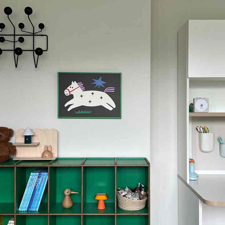 #우리집포인트컬러 #그린 #브라운

If I had to pick the point color of my house, I would say green^^

Overall, I pursue a white modern interior, but I enjoy mixing colors here and there~
Among them, my favorite combination is green + brown (or beige)~
When I look at the bright green color, I feel good and
I feel like I get energy(?)ㅎㅎㅎㅎ
Isn't it cuter if the poster frame is also a green point?💚

#Kids' room #아이방인테리어 #아이방꾸미기

#Super single bed #침대 #포스터 #포스터인테리어

#Poster frame #귀여운액자 #아이방포스터 #아이방액자
#Wall decoration #아이방소품 #책장 #책장인테리어

#Colored bookshelf #행잇올 #협탁 #아이방책상 #리바트책상
#cute poster #세리프티비 #세리프tv #아치액자
#living room #맞팔 #맞팔해요