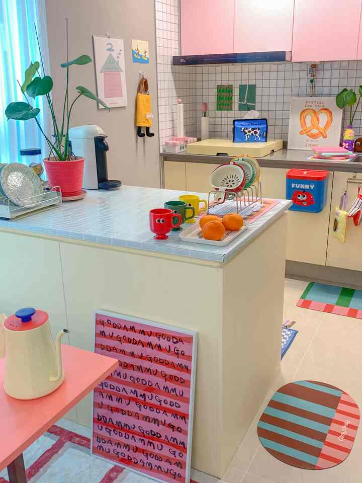 #우리집다이닝룸 milik Pastel Lover

Setelah menyelesaikan interior sendiri, inilah ruang yang paling saya sukai
Akhir-akhir ini, saya mulai memasak hidangan kecil, sehingga ruang makan yang cantik terasa menyehatkan dan menyenangkan

#CornSoupRecord #오늘의우리집 #다이닝공간 #다이닝룸 #주방인테리어 #주방 #주방꾸미기 #셀프인테리어 #파스텔인테리어 #셀프페인팅 #집꾸미기소품

