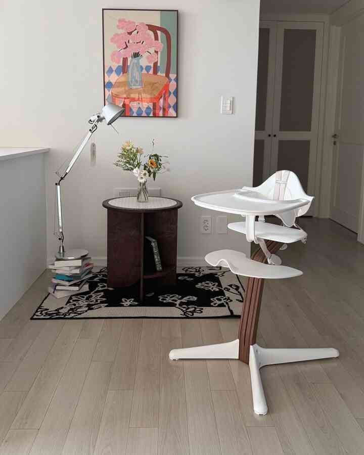 #예쁜템최고야 2

Roha's High Chair

Stokke Nomi weighs only 4.68kg, so it's very easy to move, and it's made of plastic, so you don't have to worry about spilling baby food🤍

#CornSoupRecord #육아템 #육아는템빨 #육아용품 #육아 #하이체어 #하이체어추천 #스토케노미 #스토케하이체어 #맞팔 #30평대인테리어 #육아일상 #우드인테리어 #아르떼미데 #아르떼미데이렇게써요 #포스터 #협탁