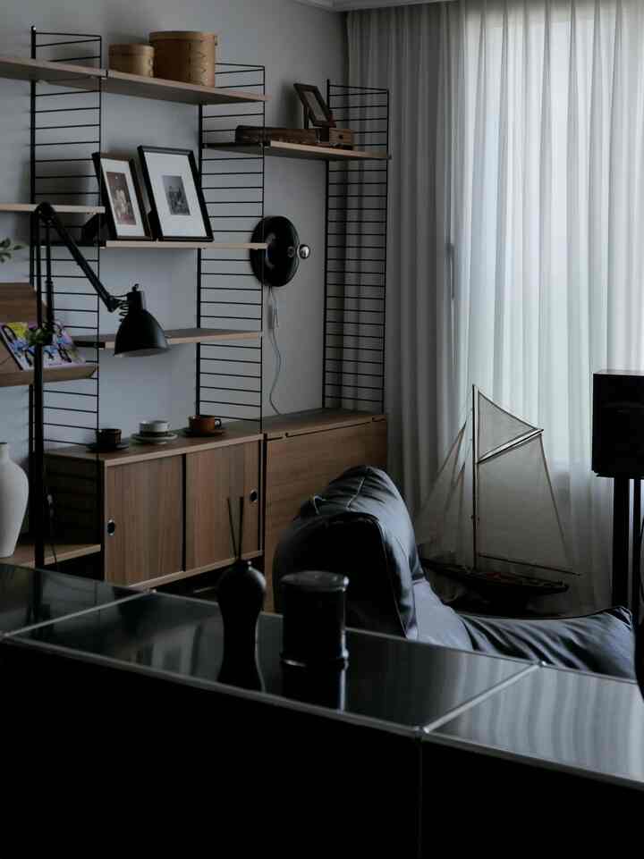 #오늘의우리집 #콘수프기록

Today's Our Home
Keeping the living room clean
And thanks to the shelves my husband rearranged, the space is also separated!
I'm wondering how to fill the empty spaces on the bookshelf
where I've always kept items!
Are there any good items?

#Today's Garden #홈스타일링 #신혼집인테리어 #오늘의집 #오늘찾은취향 #집꾸미기 #신혼집 #신혼집꾸미기 #인테리어소품 #신혼집인테리어 #오늘의집 #20평대인테리어 #25평인테리어 #데스크테리어족 #거실인테리어 #맞팔 #이거살까요 #전국내방자랑 #이케아추천템