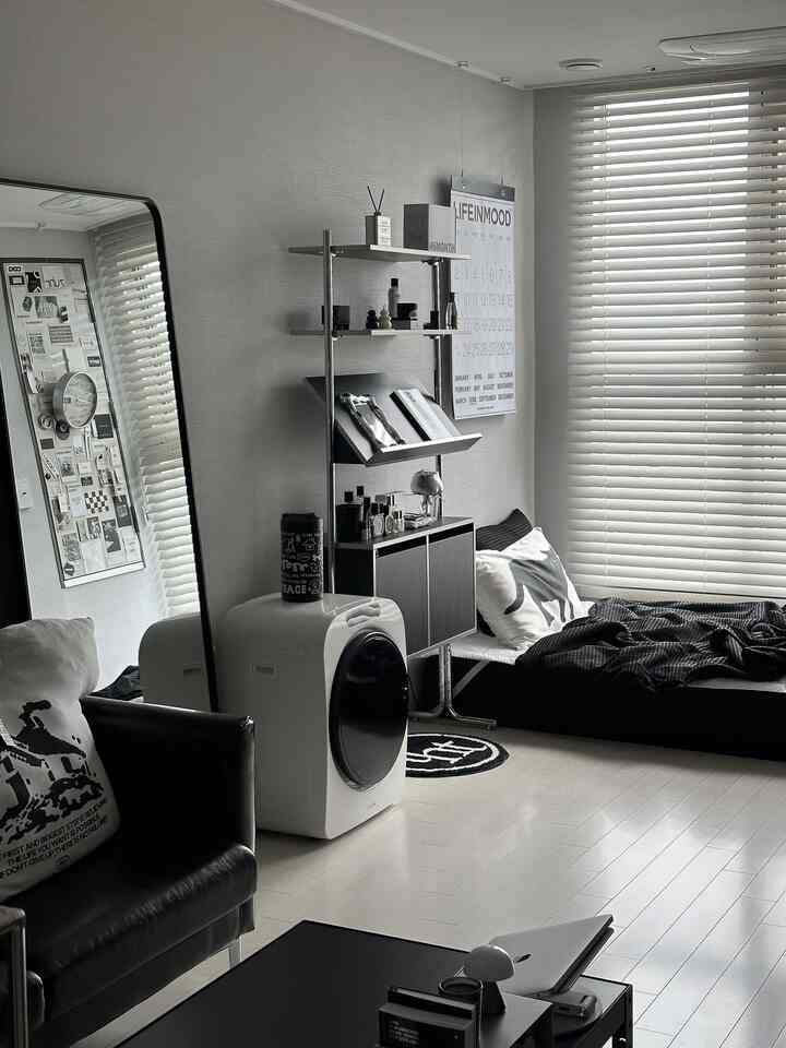 Even in summer, do you want to be colorless?

#Today's Our Home #콘수프기록 #쇠테리어 #블랙인테리어 #거실인테리어 #데스크테리어 #플랜테리어 #집꾸미기 #방꾸미기 #침실꾸미기 #선반꾸미기 #인테리어소품 #소품인테리어 #침실인테리어 #서재인테리어 #식물 #러그 #홈스타일링 #셀프인테리어 #조명 #집들이선물 #살림팁 #취미일상 #홈카페 #수납장 #액자 #키친랙 #향테리어 #맞팔