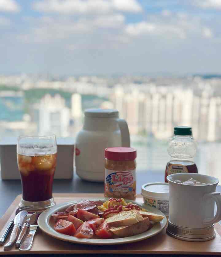 週末の朝😚🧇🥣🍳🥞🥚✨
いつも似ているが
それでもおいしい！


@zee_haus_
 ＃おにぎりのスターグラム＃自宅で最も忙しい＃サリムハニーチップ＃ブランチ＃週末の朝＃トースト＃朝食