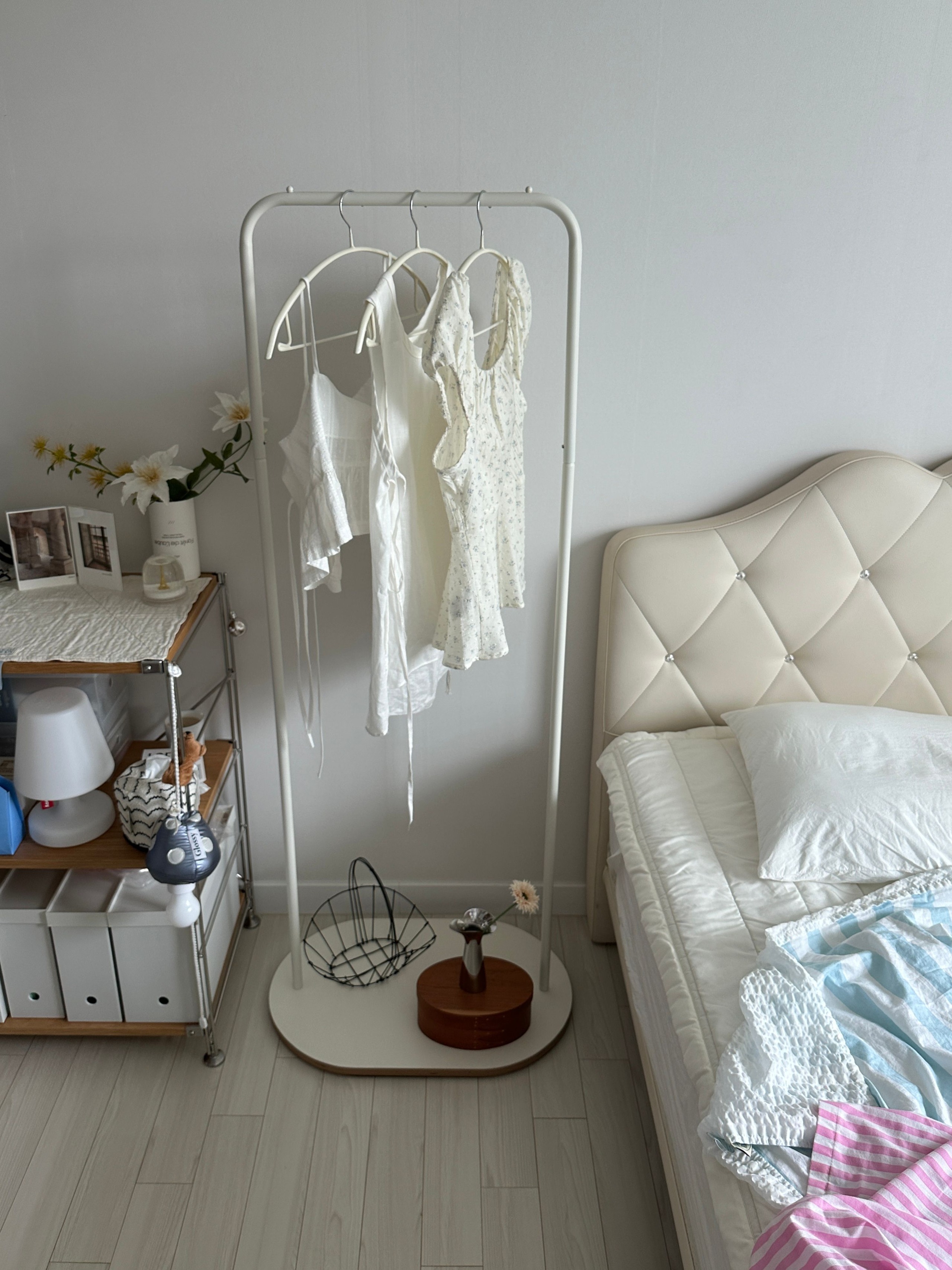 OLIVE ウッド スタンド ハンガー 60cmを使ったインテリア