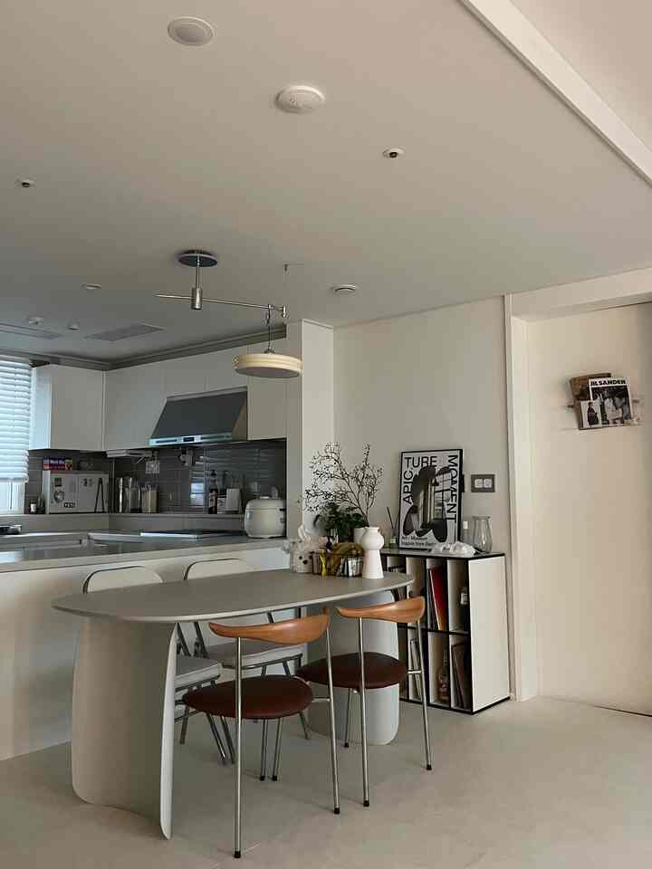 赤ちゃん部屋作りの問題で書斎机をダイニングテーブルにチェンジ！  #인테리어 #주방 #커먼테이블 #홈스타일링 #주방인테리어 #interiors #diningtable