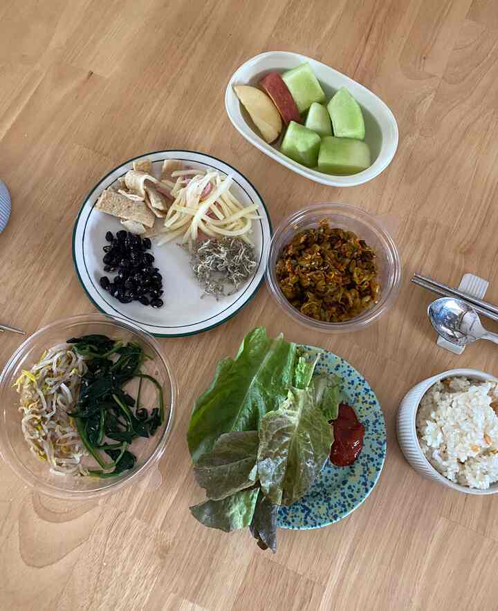 #오홈스토랑 6 #콘수프기록  

おかずを作る時間もなく、配達食品は嫌いです。 
おかず店の評価が良くてさせてみましたが、グルメを見つけました。 😋

レタスは途中でおばあちゃんがレタスを買うために買ってきました。 
柔らかくて肉がなくても安いので、おいしいです〜  

草の時期だけあって夫は失望したが 
私は消化が良くておいしく食べましたㅎㅎ  #집밥 #밑반찬 #맞팔 


