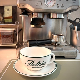 My little home cafe makes me happy.
I‘m absolutely loving 🤎the Ralph coffee cup I got recently!☕️☕️☕️
#MyHomeCafe #HomeCafeVibes #CoffeeTime #CafeAtHome #HappyPlace #CozyCorner #CoffeeLover #DailyJoy #SmallJoys #CoffeeMoments
