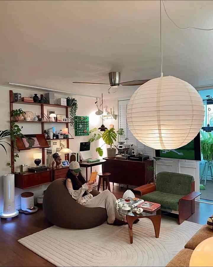 #집에서제일바빠 #거실인테리어소품

☔️Filming is also on a break due to the rainy season!ㅜ
Let's relax and spend a busy day with my own time🤎

Have a nice weekend🫶

#Sofa table #소파 #거실소파 #테이블 #거실스타일링 #거실꾸미기 #거실러그 #변선반 #벽꾸미기 #장미맨숀 #장마철 #장마철필수템 #장마대비 #빈백 #1인빈백 
#Daily life #리뷰 #예쁜템 #아파트인테리어 #맞팔 #선팔
#Vintage interior #플랜테리어 #홈스타그램 #스페셜크리에이터 #오늘의우리집 #콘수프기록