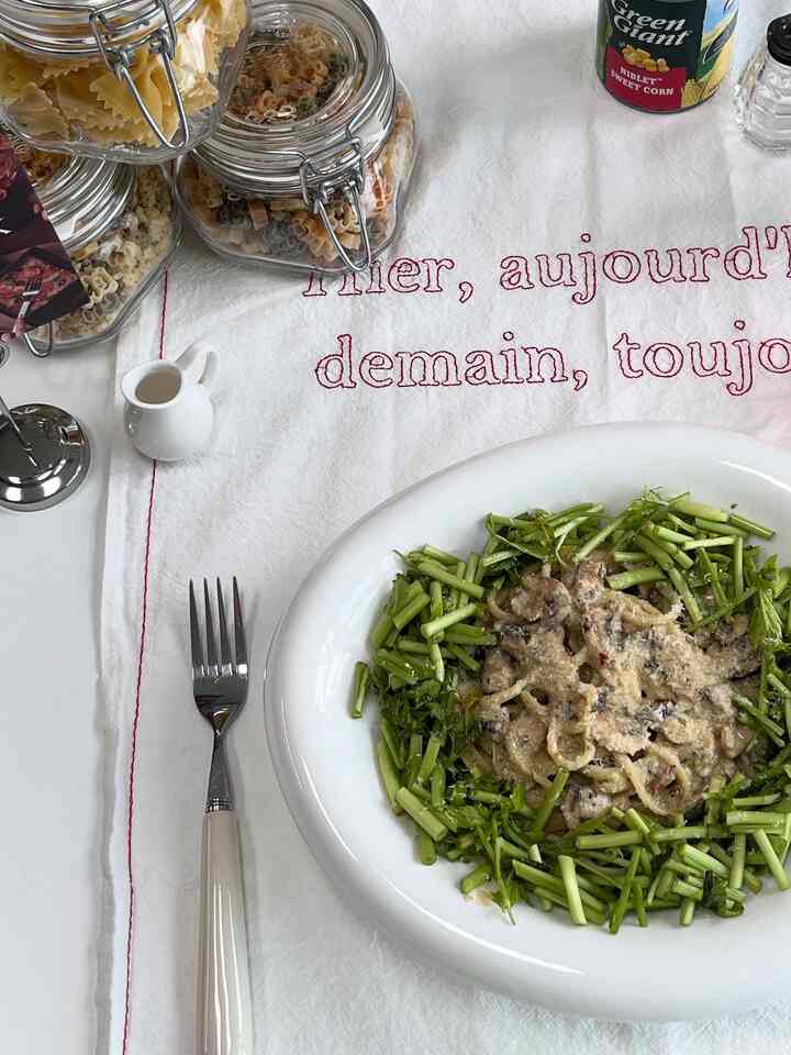 #콘수프기록 #집에서제일바빠 #오홈스토랑 

Water parsley~full mushroom sesame pasta🌿
“The fragrance and freshness of water parsley goes really well with the fragrant sesame! 
There are people who have tried this combination, but no one who has tried it only once🫶”.

#Follow #선팔맞팔 #선팔하면맞팔 #선팔환영 #맞팔 #맞팔환영 #맞팔소통 #파스타 #파스타접시 #파스타볼 #파스타그릇 #테이블 #테이블보 #좌식테이블 #거실인테리어 #거실테이블 #리클라이너소파 #점심메뉴 #저녁메뉴 #집들이음식 #프렌치인테리어 #빈티지인테리어 #빈티지소품 #오늘의우리집
