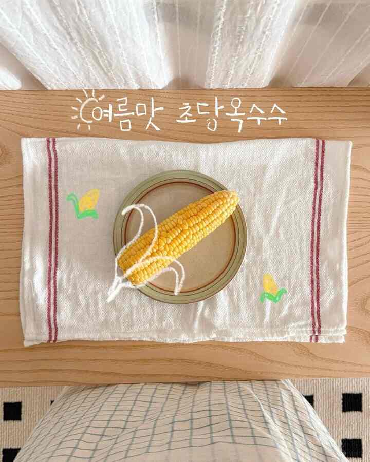夏にはやはり超糖トウモロコシ🌽

初糖トウモロコシずっと稲しているが、いよいよ食べてみました⋆⸜♥⸝‍⋆
サクサクして甘くて1つはサクサク..!

味見で2つだけ注文しましたが、早くもっと争わなければなりません🛒

＃今日の私たちの家＃コンスープ記録＃ホームスタイリング＃オンザテーブル＃ホームストア＃ホームカフェ＃スーパーダントウモロコシ＃スナック＃ウッドテーブル＃ウッドインテリア＃夏のスナック＃プレーティング＃デンビ＃インテリアアクセサリー＃ラグ＃ラグインテリア＃キッチンインテリア＃テーブル＃テーブルデコ＃メイド