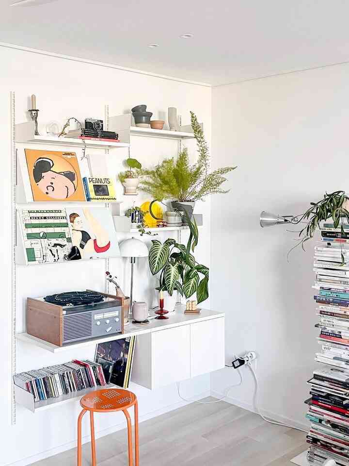 ＃壁飾り 

余白の美を知らない私はいつも空壁をただ放っておらなかった🤪
簡単に額縁や小さな棚を置いたが、今度は大きな心を食べて壁を嘆き捨てた😆




＃ウォールシェルフ＃レアロウ＃システムシェルフ＃シェルフ＃ハウススターグラム