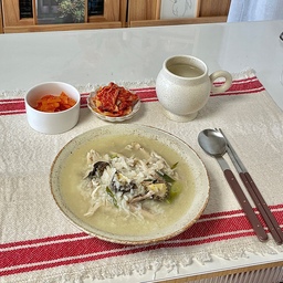 #오홈스토랑 7 #콘수프기록
엄마가 해준 전복삼계탕
나 삼계탕 먹고 싶었는데
어찌 알았대!?ㅋㅋㅋ
#삼계탕 #전복 #홈스토랑 #맛있는순간포착 #맛있는플레이팅 #맛있는한끼 #오덴세 #수저세트 #인소일 #머그 #머그컵 #그릇 #반원테이블 #반원형테이블 #반타원테이블 #화이트테이블 #테이블 #식탁