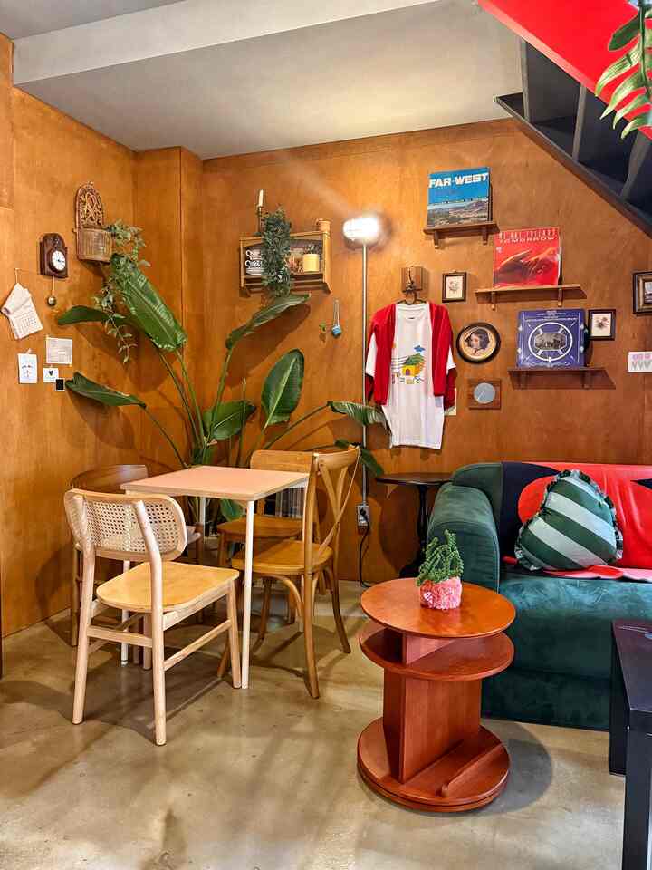 ヴィンテージムードカフェ🤎


#ヴィンテージカフェ#原木インテリア #カフェインテリア #ビンテージインテリア #vintage #vintageinterior #interiordesign