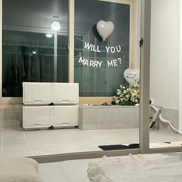 #작은방꾸미기 #챌린지 
베란다가 있는 작은방이에요.
저희는 게스트룸으로 현재 사용하고 있습니다✌🏻
신혼느낌 뿜뿜하는 베란다를 보며 다들 취침하고가요ㅋㅋ😝
여러 잡동사니들은 루맥스 큐브 플러스에 정리했더니 깔끔해요🤍
#베란다 #작은방 #베란다꾸미기 #게스트룸 #지누스 #접이식매트리스 #마요하베게 #베게커버 #모던하우스 #여름이불 #홑겹이불 #프릴이불 #이씨라메종 #플루아워셔블매트