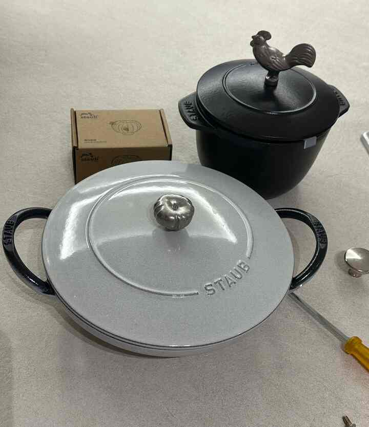 ＃コンドープ6＃コンスープ記録＃コンスープ

＃スターウブで2番目の＃ノブを購入しました！
トレードマークである＃チキンハンドル以上満足して書いています。
サイズも大きく、グリップ感も良く、何より
鍋が生きています🐓🐔🐤

だから今回は＃カボチャのハンドルも連れてきました。
実は鶏より小さくてベビーワークに似合うかと思ったのに
サイズがかなり大きいよ #アラジンポット24cmにしてくれました
後でウサギ一つ買ってシステラにしてあげたいですね！

#staub #スターウブノブ 