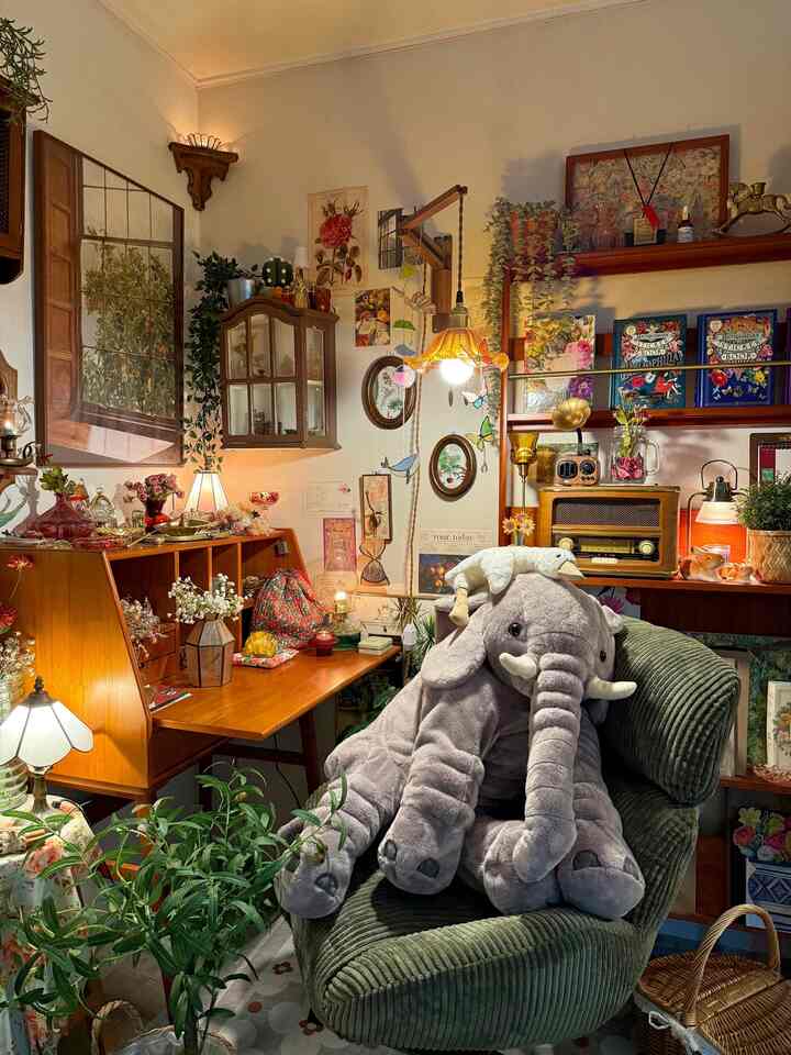 私の家の新しい家族🐘⋆｡˚
。
。
赤ちゃんのアヒルも一緒に来ました。 
とても可愛いです。

愛らしい愛着人形の記録¨̮




＃ブランガト＃象人形＃アヒル人形＃愛着人形＃出産ギフト＃石の贈り物＃百日プレゼント＃国民育児アイテム＃duck＃plush＃blancgateau＃壁飾り＃インテリア小道具＃ホームインテリア＃ビンテージ人形＃ビンテージ壁照明＃キャンドルホルダー＃ビンテージ小物＃原木インテリア＃ホームカフェ＃ホームカフェインテリア＃ビンテージインテリア＃ビンテージミラー＃ビンテージチェア