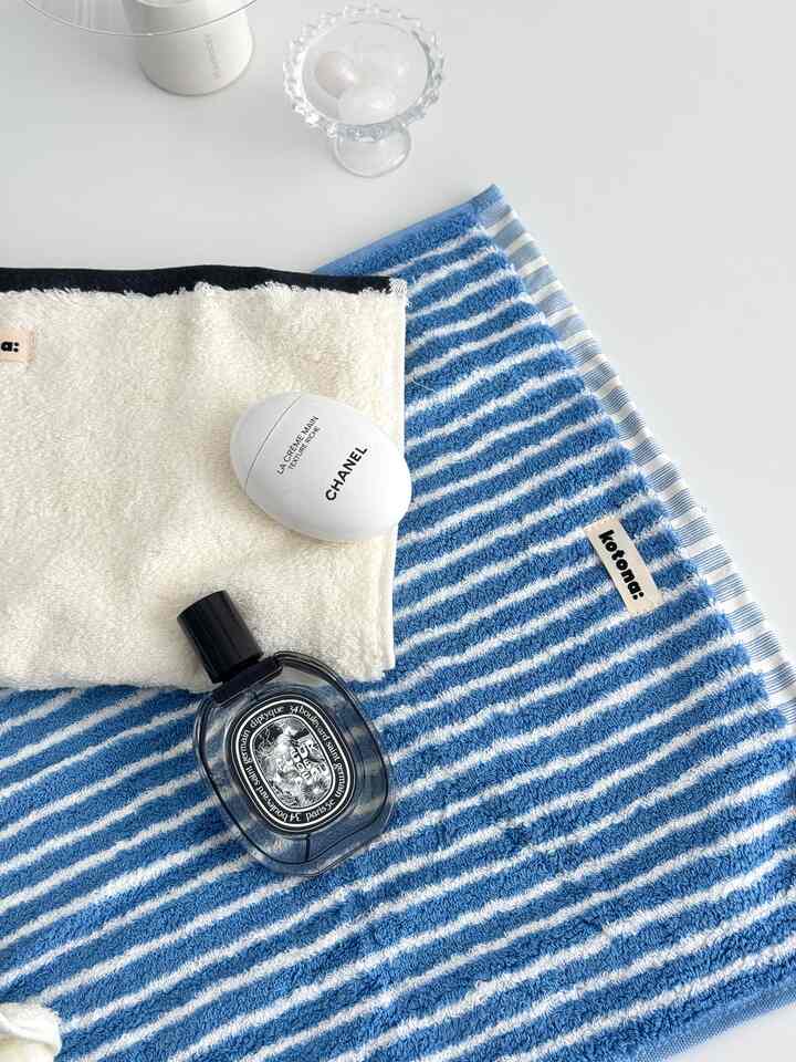 #우리집취향기록

Today's taste record.
Kotona new product towel

Blue blue for summer🩵

#Towel #집들이선물 #코토나 #수건추천 #감성소품
#Today'sHome #오늘장면한컷 #침실 #집에서제일바빠 #오늘장면한컷 #침실인테리어 #맞팔 #전국내방자랑 #원룸꾸미기 #자취방꾸미기 #자취력상승템 #홈스타일링 #소통 #복층아파트 #집스타그램 #콘수프기록
