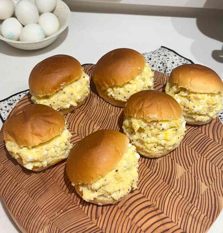 

子育て戦場の真ん中で…
姉が卵サンド爆弾投下💣🥚
一口食べるとすぐに気力回復完了ｗｗ
姉がいなかったら私は今マックなしで倒れたようです🫠


＃子育ては戦争＃姉はサポートグループ 
