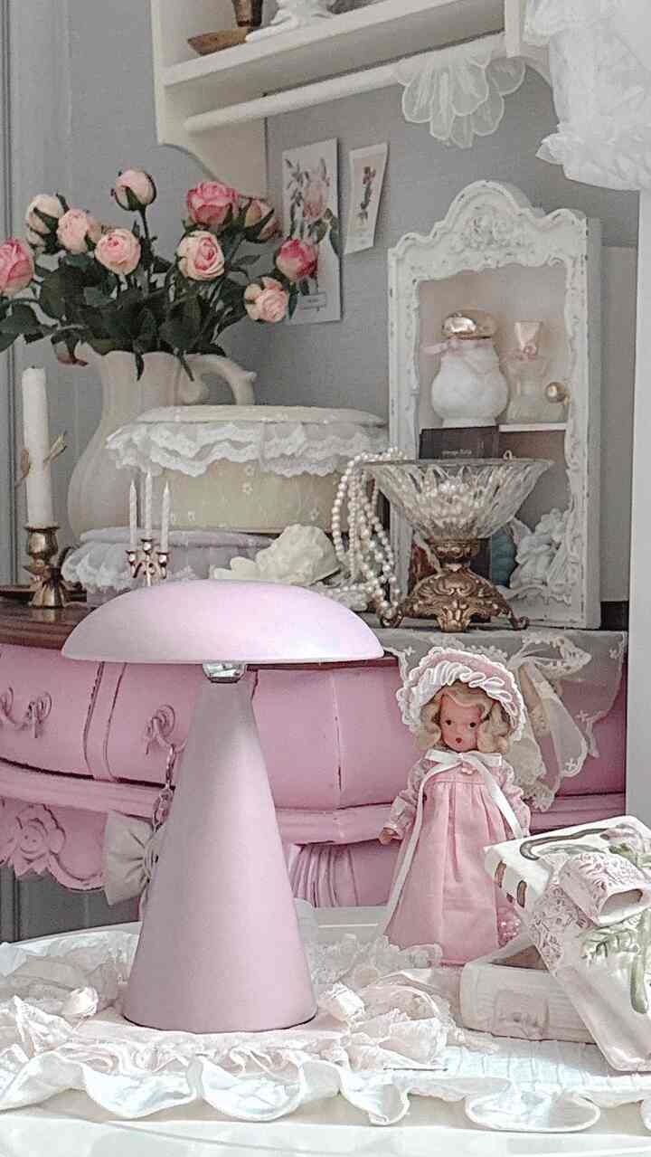 ＃かわいいテム＃照明おすすめ＃コンスープ記録 
ラベン照明から新しく発売されたポカポカな新像照明
「モンディムードなどLEDポータブル照明」をご紹介します。

モンディライトの特徴は、ボディとヘッドをつなぐ部分が 
丸い磁気でできています
自由なヘッド角度調整が可能 
好きな方向に照らすことができます𖤐
また、簡単なヘッドタッチ方式で3つのムードのカラーカラー 
調光調整まで可能で、
USB-Cタイプの充電でお好きなところどこでも手軽で便利に 
利用可能です。 
汚れた線のないポータブルランプを愛してるよ〜𖤐

✧今今日の家事前予約特価イベントで30％割引の良い価格でお会いできますよ
（モンディ照明は6色で、私が選んだ色はPURPLE💜です）

＃ラベン照明＃モンディムード灯＃ポータブルランプ＃led照明＃照明インテリア＃照明グルメ＃タッチムード灯＃授乳照明＃睡眠灯＃スタンド照明＃照明おすすめ＃リビングインテリア＃リビングスタイル＃リビング飾り＃ピンクインテリア＃ホワイトインテリア#フレンチムード #フレンチスタイル 
#aethetic #frenchstyle #cozyvibes #cozyhomes #pinkinterior