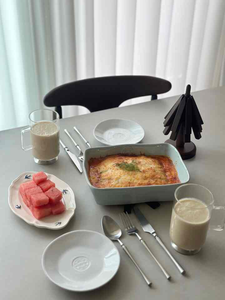 I made vegetable lasagna and chickpea smoothie,

and my daughter said it was delicious even though it was only vegetable lasagna^^💕

#Oh Home Restaurant #콘수프기록 #라자냐 #스무디
#Plating #플레이팅필살템 #홈스토랑

#Home Cafe #홈브런치 #코스타노바 #그릇추천
#Modern House #아이스컵 #샤토에르 #냄비받침

#Cutlery #스튜디오엠 #그릇수집가