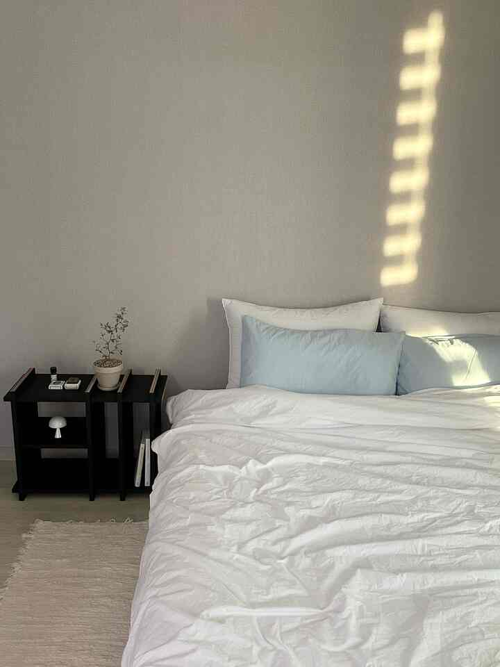 A pleasant, sunny afternoon 𓂃 ࣪ ✽ 
I want to remember the atmosphere of this moment for a long time 📸
⠀ ⠀ 
⠀ ⠀ 
⠀ ⠀ 
⠀ ⠀ 
⠀ ⠀ 
⠀ ⠀ 

#HomeDecoration #홈스타일링 #인테리어 #오늘의집 
#NewlywedHomeInterior #남서향 #햇살맛집 #채광맛집 #침실인테리어 #침실 #침실꾸미기 #미니멀 #미니멀인테리어 #미니멀리즘 #안방 #안방인테리어 #안방꾸미기 #침실가구 

