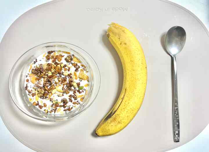 ＃オーホームストア＃コンスープ記録2

今日の朝🍌🥛🌾

普段はシリアル2種類を混ぜて食べるのが好きです。 
グレノーラカカオ味+コンフライト この二組合いは本当に味わいです。幸せな一日の始まり👍

＃朝食＃自炊＃自家製＃朝食＃朝メニュー＃シリアル＃グレノーラ＃滅菌牛乳＃消化可能な牛乳＃バナナ 