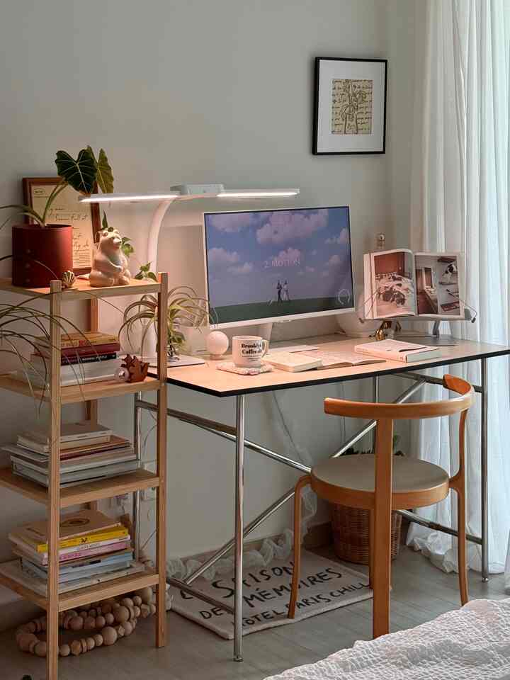 デスクスタンド🤍

朝は太陽の中で、午後には雨が降る
捕まえられない最近の天気にはデスクにも照明を✨
。

。

#デスクスタンド #デスクライト #IKEA 
＃スタンド照明＃読書灯＃IKEA棚＃ポスターインテリア 
#デスクインテリア #デスクテリア #デスク装飾 #deskaesthetic #デスクインテリア #デスクスタグラム 
#照明インテリア #デスクテリア族 #デスク小物 
#デスクセットアップ #デスクテリア小物 #デスク照明 
＃ポイントインテリア＃ポイントトラック 
