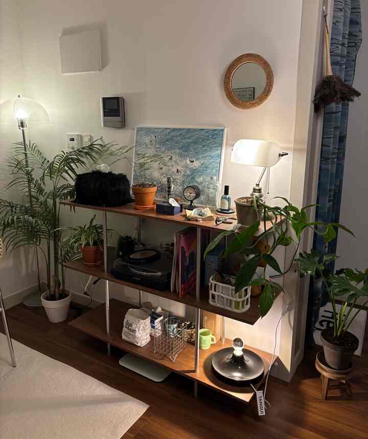  #무드 #집꾸미기 #방꾸미기 #room #roomdecor #roominterior #roomtour #roomdesign #원룸꾸미기 #원룸인테리어 #룸투어  #오늘의집 #인테리어 #오브제 #조명 #아르떼미데 #cozy #woody #우드앤화이트 #우드인테리어 #턴테이블 {22# #식집사 #침구추천 #홈스타일링 #감성인테리어 