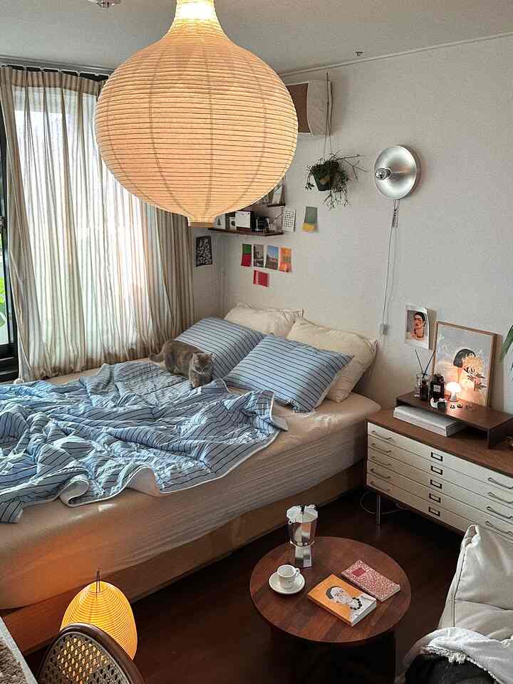 #여름체크리스트 #여름이불 #침실인테리어 

For this summer's checklist,
I brought in the side-by-side allergy care blanket from my beloved brand.

The newly renewed side-by-side blanket
is made of functional fabric that has been specially processed with human-safe insect repellent ingredients, so it blocks mosquitoes from approaching the bedding and can solve everything from mosquitoes to dust mites and pests at once.

Allergy Care x Snow Seersucker Double-Sided Reversible Quilt with 95% Strong Deodorizing Power and Various Odor Removal Functions, It's a Really Smart Quilt~

If you're looking for a pretty and practical quilt for the really hot weather, I really recommend it.

#Gitden #나란히 #반려동물함께쓰는이불 #알러지케어이불 #집꾸미기
#Daily Life #리뷰 #예쁜템 #아파트인테리어 #맞팔 #선팔
#Vintage Interior #플랜테리어 #홈스타그램 #스페셜크리에이터 #오늘의우리집 #콘수프기록