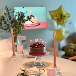🎂 home party
누구나 그런 상상을 하죠. 
높은 곳에선 떨어질거 같은데?
화병 물 갈아주며 깨트리고,
물건 옮기다 장식품 부러트리고,
머리칼 묶어주다가 끈을 떨어지고.
어제 바쁜 일정이 무리였나봐요.
고요히 나만의 시간을 보낼게요.
(마지막 사진의 쁘띠 화병 안녕 🥲)
#생일파티 #생파 #홈파티 #테이블세팅
#온더테이블 #플레이트 #플레이팅
#hbd #happybirthday #homeparty
#오홈스토랑 #콘수프기록 