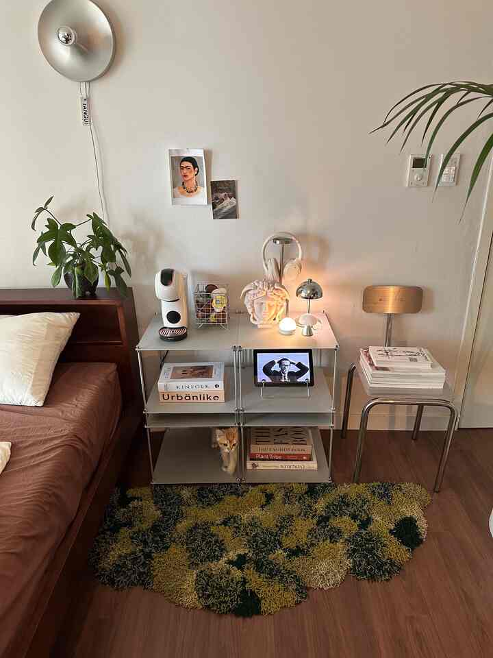 #예쁜템최고야 #스틸선반

Adding an attractive iron terrier item to the bedroom!

A kit-to modular shelf made of aluminum with a metal flavor arrived in our bedroom space, which is full of iron~

With simple yet high-quality details, it looks really luxurious in person~

As expected, since it is a module,
It is attractive that you can combine it in the way you want, and the storage space is deep and wide, so you can store it practically.
Above all, it goes so well with our bedroom, so I am very satisfied.

#ModularFurniture #쇠테리어

#DailyLife #리뷰 #예쁜템 #아파트인테리어 #맞팔 #선팔
#VintageInterior #플랜테리어 #홈스타그램 #스페셜크리에이터 #오늘의우리집 #콘수프기록