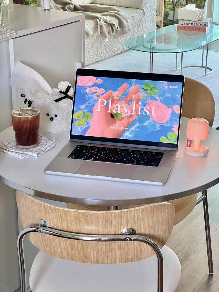 I always work in my studio,
but today, I opened my laptop on the table in the kitchen to change my mood!😌

I put on some cool summer music,
and made an iced Americano,
so it felt like I was in a cafe, and I could concentrate well!

#FTC16thStory #우리집소개 #주방인테리어 #주방 #주방꾸미기 #체리몰딩 #구축아파트 #구축인테리어 #구축극복기
