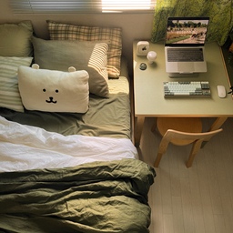 #모던대내추럴 #내추럴인테리어 
모던도 내추럴도 좋지만 침실은 역시 내추럴이죠
포근함 포기못해요
내추럴+그린
#그린인테리어 #접이식테이블 #의자 #러너 #이불 #블라인드 #작은방 #의자 #아르텍 #스페셜크리에이터 #이불커버 #내추럴스타일 #우드인테리어