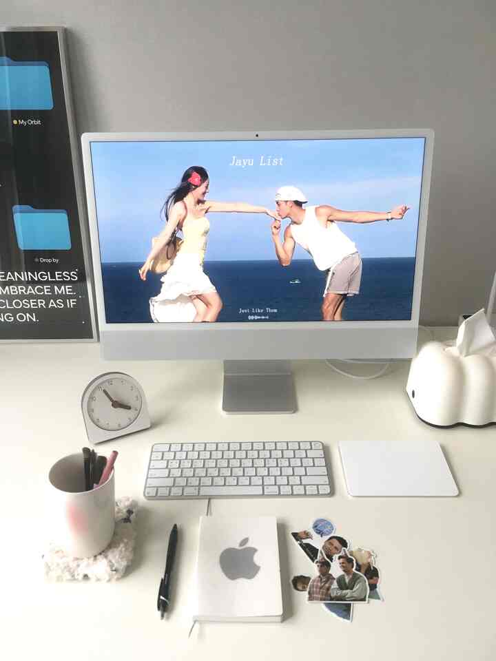 These days, listening to music and writing a diary on the weekend is the best🧠🏃🏻‍♀️

Friends stickers are a must, not an option💥

#DeskSetup #데스크테리어 #데스크인테리어 #재택근무 #화이트인테리어 #책상꾸미기 #데스크꾸미기 #재택근무인테리어 #원룸가구배치 #원룸꾸미기 #원룸인테리어 #맞팔 #침실스타일링 #침실인테리어 #화이트인테리어 #원룸 #6평오피스텔 #6평원룸 #침실
