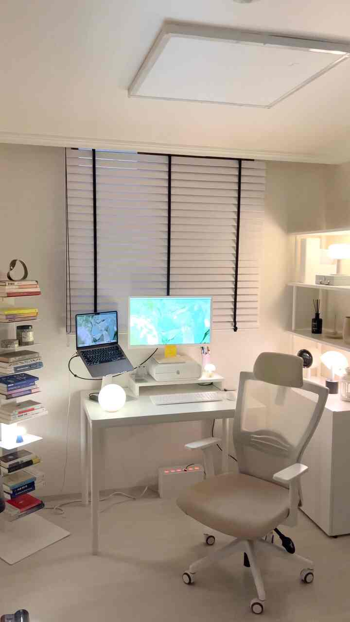 Kombinasi interior meja kerja rumah kami

Padukan meja, kursi, dan rak buku dengan Doodat
Buat tampilan minimalis dan bersih tanpa dekorasi yang tidak perlu
Tambahkan unit penyimpanan rak dinding yang tidak perlu dibor
Tambahkan sentuhan dan emosi!

Jika Anda menyalakan lampu, semuanya selesai..🤍

#KombinasiDekorasiRumah #데스크테리어 #데스크셋업 #데스크테리어족 #화이트인테리어 #조명맛집 #전세집꾸미기 #전세집인테리어 #서재꾸미기 #30평대아파트인테리어 #구축아파트