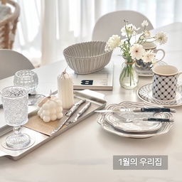 ➕ 우리집 반년 인테리어 기록
🏷️ 1월 :: 새해를 시작하는 기분 좋은 플레이팅 라귀올과 함께
🏷️ 2월 :: 1월 명예의 전당 포인트로 구매한 삼텐바이미
🏷️ 3월 :: 거울 인테리어로 확장되어 보이는 거실
🏷️ 4월 :: 예쁜 조명과 베란다
🏷️ 5월 :: 그릭 요거트 만들기에 빠져버린 5월
🏷️ 6월 :: 시원한 여름 대비를 위한 쿨링 아이템
#반년인테리어기록 #콘수프기록 #라귀올
#장듀보 #vbc까사폰타코 #듀이 #포세린식탁
#삼텐바이미 #삼성무빙스타일 #이케아조명
#장스탠드 #88우드 #그릭요거트 #그릭요거트만들기 
#그릭요거트메이커 #쿨링팬 #여름이불 #쉬폰커튼 
#패브릭포스터 #포스터커튼 #그린인테리어 #초록인테리어 
