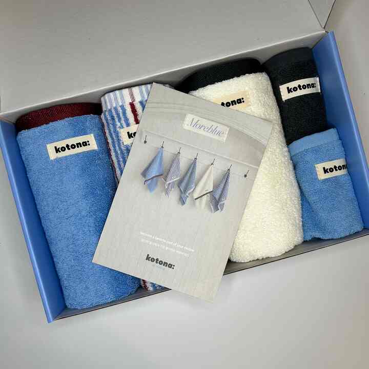 ＃コトナ＃タオル＃ギフトセット

✨夏プレゼントおすすめコトナタオルギフトセット💙

タオルは生活消耗品という事実！
毎日使うほど定期的に交換が必要です。

特に夏には汗が多く、頻繁に洗うことになるから
もっと頻繁に洗濯するようになり、それだけ摩耗も早くなると思います🧺

コトナコトナ：ギフトセット
夏とすっきりとした清涼なカラー感が際立つ構成です。
✔️ソフトな肌触り
✔️厚い感触
✔️感覚的なパターン
三拍子を備えたアイテムとして 
タオル3種とハンドタオル2種構成がプレゼント用としても大丈夫だと思います。 🎁

夏の誕生日である私は会社の同僚に誕生日プレゼントとしてもらいました。 
タオルプレゼントは初めてですが、きれいなデザインです。 
配送は来る日だけ待たせた印象深い贈り物でした😍

特に最近のように湿って暑い天気にはしっとりとしたタオル一つも気分に大きな影響を与えるようです！
小さなものから変える夏のホームリフレッシュ、
タオルから始めてみるのもオススメです！ ☁️

#コトナ #kotona #タオルギフトセット 
＃夏のホームスタイリング＃夏の贈り物におすすめ＃ホームリフレッシュ 
＃感性タオル＃感性浴室＃タオルおすすめ＃タオルセット＃ホームファブリック 
＃清潔なカラー＃感性ギフト＃コンスープ記録＃コンスプ記録 
＃私は歓迎します。 