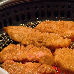 #나가놀아요 #맛있는순간포착 
제가 가장 좋아하는 고깃집 #송도갈비 다녀왔어요
송도갈비는 대한민국 3대갈비맛집이에요😍
양념갈비에 냉면이 특히 맛있는데 고기질도 좋아서
야들야들 씹는맛도 부드럽고 반찬도 정말 한정식 맛집 저리가라인데 다가 신선도도 일품이고 청결하고 아주 좋아요👍🏻
특히 고기를 다 구워주셔서 먹기만 하면 되니 최고🩷
#콘수프기록 #오늘의우리집 #내돈내산 #오홈스토랑 
#예쁜템최고야 #집에서제일바빠 #갈비맛집
#맛집 #맛집추천 #맛집투어 #맛집탐방 #핑크작가
