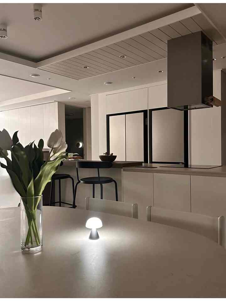 Kitchen here and there 👩‍🍳🥄
The open kitchen is right next to the dining room

There is also an island table, and the front, back, and sides are all designed for storage!

In the dining room, I can have brunch when I'm alone, eat meals with the kids, and also study ㅋㅋ

Since it's on a high floor, I can look outside through the long window next to the dining room, and at night, I can even add a night view ✨

#Kitchen Tour #콘수프기록 #오늘장면한컷 #오늘의우리집 #집에서제일바빠 #내돈내산 #오홈스토랑 #다이소템 #다이소정리템 #주방정리 #주방수납 #살림살이 #살림수행평가 #예쁜템최고야 #예쁜살림템 #화이트우드인테리어 #30평대인테리어 #주방꾸미기 #주방인테리어 #다이닝룸꾸미기 #다이닝룸 #다이닝테이블 #소통 #맞팔환영 #우리집포토존 #웜톤인테리어