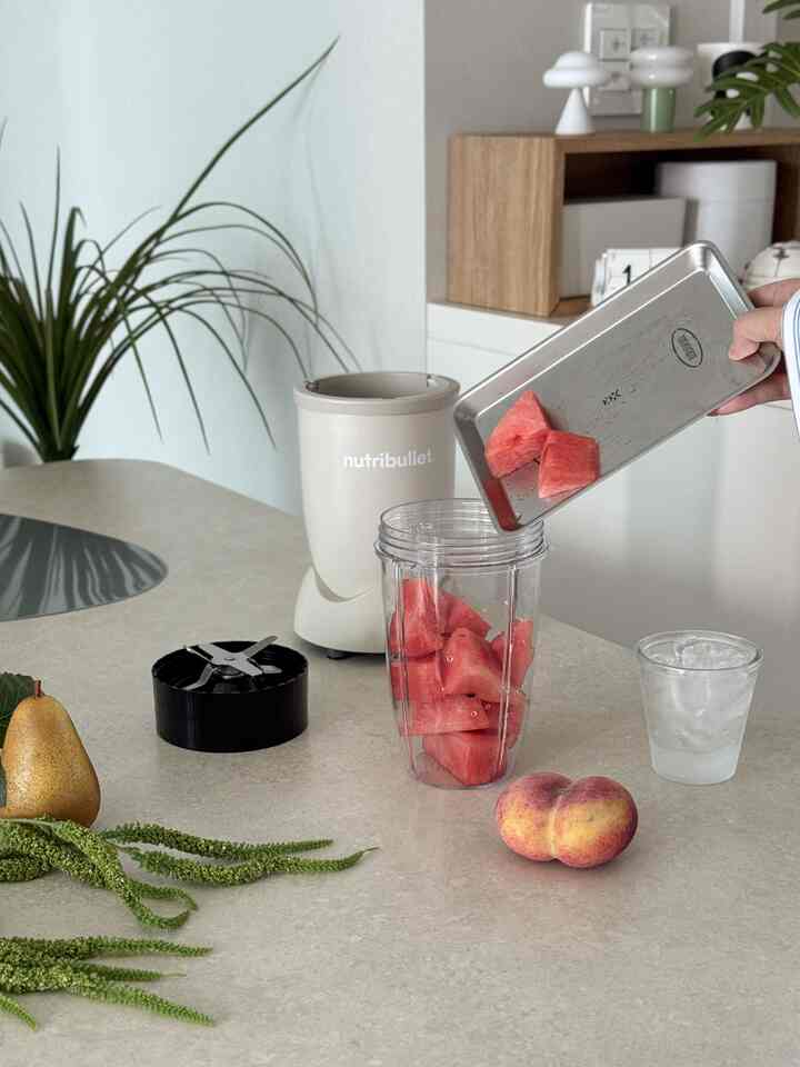 ＃オーホームストア＃コンスープ記録 
夏にはやっぱり涼しい水玉スイカジュースです！
ブレンダーにスイカいっぱい（凍ったスイカならもっといい）
氷、アルロスの一輪、塩一本入れてガルガル🌪️

夏は本物の果物で頑張ります。
それでも今日は涼しい風が少し吹いて大丈夫でした。
お父さんの暑さに気をつけて、明日も私たちをファイティングします！🤎

＃ブレンダー＃ミキサー＃ジュースレシピ＃ジュース作り＃サンモバン＃スイカジュース＃夏のドリンク＃キッチン用品＃キッチン＃ミニブレンダー＃キッチンテム＃キッチン家電＃ニュートリブレット