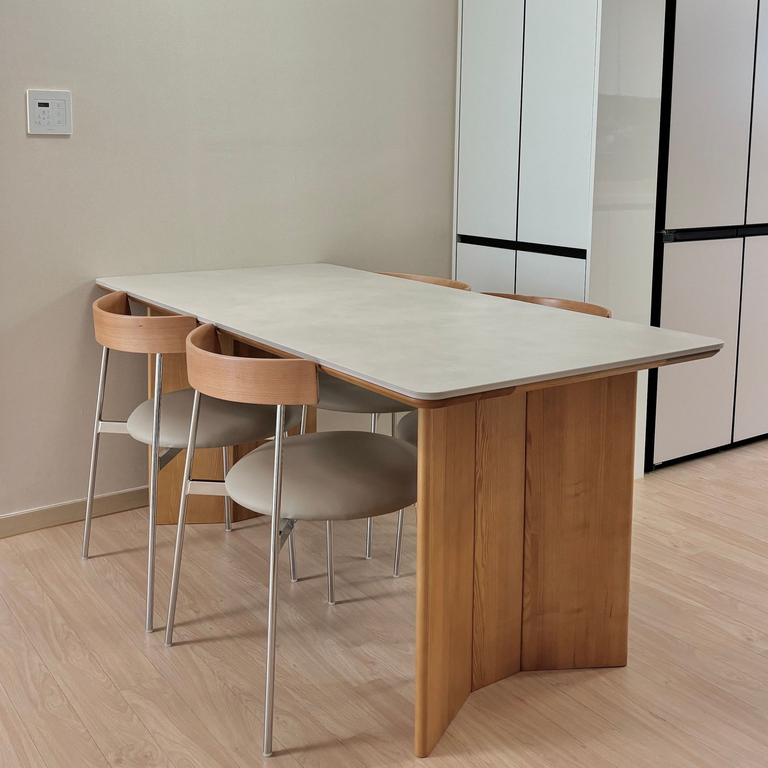 Reversible Ceramic Rectangular Dining Table user photo