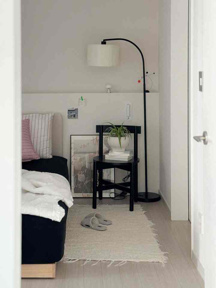 #우리집포토존 
Our home's photo zone is definitely the bedroom!

If you look at the many photos you've taken, most of them are bedrooms.

So, our home's photo zone is the bedroom?!

I think they probably like it because it's a family bed.

They're big kids, so when I raised my first child, it didn't take long for them to ask to sleep together.

Before going to bed, we talk about this and that, hug each other tightly, and when we open our eyes, we start the day affectionately by asking if we slept well 🩵

#Consoup Record #오늘의우리집 
#Bedding Recommendation #침실 #침실인테리어 #침대협탁 #침대추천 
#Zinus Mattress #지누스 #매트리스추천 #패밀리침대 #패밀리침대프레임 #저상형침대프레임 #저상형침대 #저상형패밀리침대 #도담 #아이가있는집 #아이가사는집 #안방인테리어 #침실꾸미기 #블랙침구 #장스탠드 #침실러그 #침실스타일링 #픽켄드 #매트리스커버 #베개커버