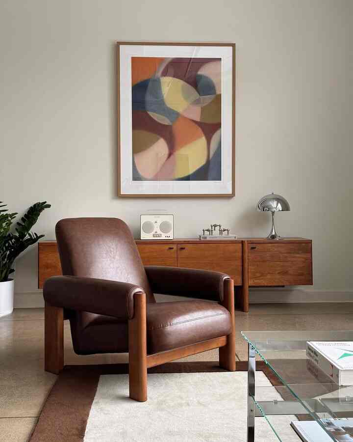 Mid-century soul meets warm wood and smooth leather.
A space that feels calm, curated, and quietly confident. 🪑🌿

Credit: @rachelgerdes

#MidCenturyMood #ContemporaryHeritage #DesignWithWarmth #ZennialInteriors #LayeredModern

