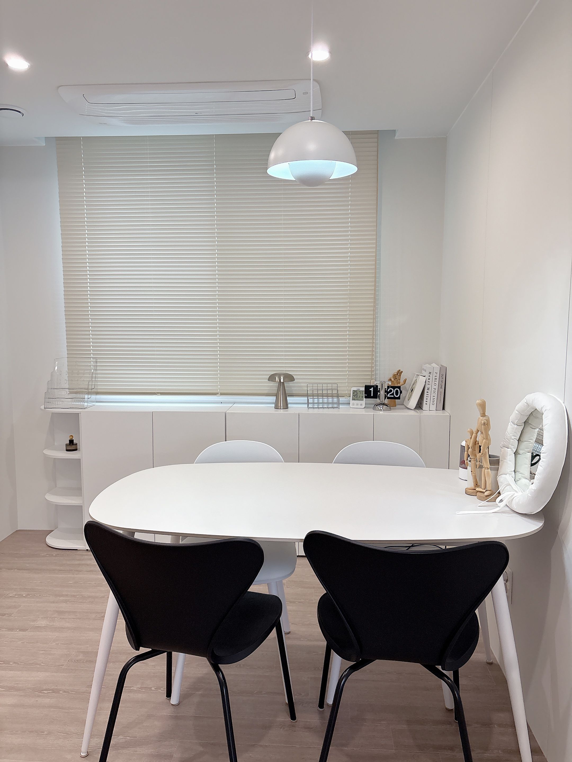Oval Porcelain Ceramic Dining Table user photo