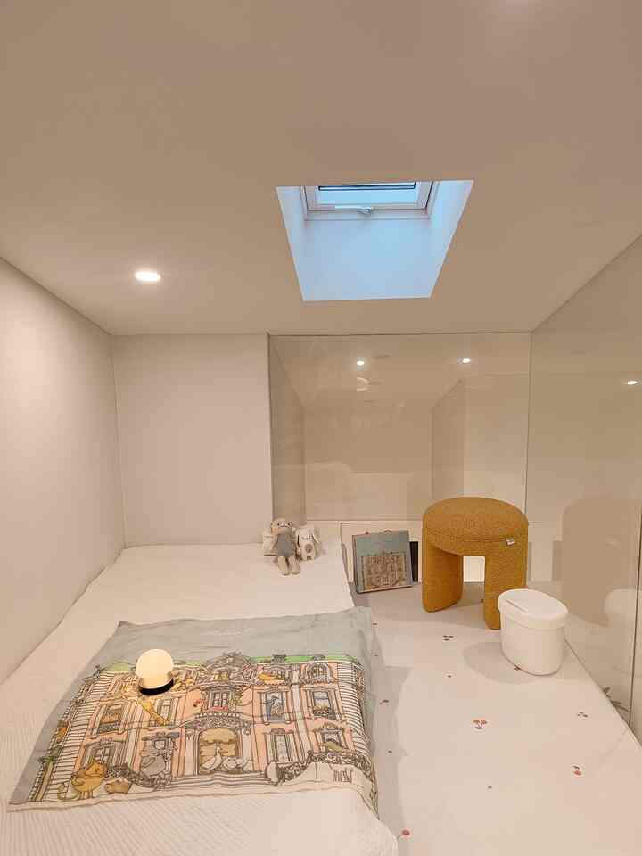 ミッドセンチュリーからベビールームに変身しました。 
今は子供の部屋が似合う家になったと思います。  #아기방꾸미기 #아기방 #놀이방 #주택인테리어 #주택에살아요 #주택살이 #신생아 #층간소음매트 