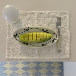 🍈여름엔 메론이지🍈
후숙타이밍을 놓쳐 조금 물렁해져버렸지만😅
여름밤 메론한접시에 행복🤍
#집에서제일바빠 #콘수프기록 #여름간식 #여름과일 #디저트접시 #리본접시 #그릇수집 #장네론 #테이블웨어 #주방용품 #키친크로스 #리튼매트 #리튼러그 #렉슨조명 #홈카페 #홈스토랑 #주방인테리어 #주방꾸미기 #테이블세팅 