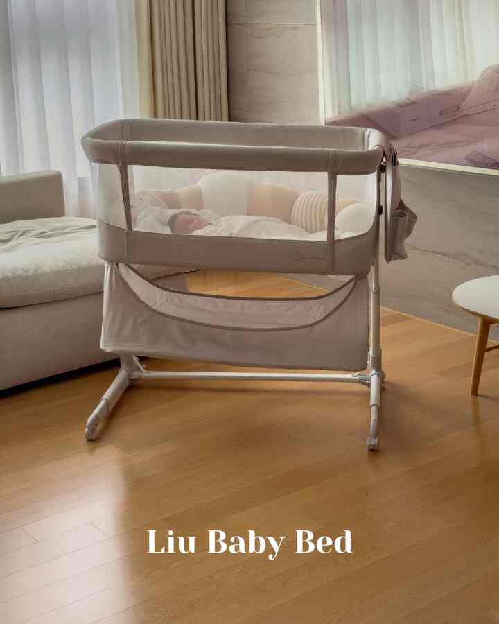 赤ちゃんベッド2台を使って比較してみました。 
私は快適で安全で安定しています 
大知で定住します！

✔️7段階両高さ調節+逆流防止最大93cm高さ！ 背中が曲がって授乳後は逆流防止姿勢までOK

✔️ブレ防止+チルト最小化8個の固定装置+アイアンフレームで新生児の髪ブレなく安定感あるように！ （水平角度0.4度＝ほとんど傾きなし）

✔️柔らかいホイール移動リビング⇄お部屋「スルリュック」片手で静かに移動終了！ 

📌 他にも100%綿マットレス、高級メッシュ観察窓、サイドポケット、コンパクトフォールディングまで -   #신생아침대 #아기방꾸미기 #아기방인테리어 #다이치아기침대 #다이치리우아기침대  #다이치침대 #신생아 #뱀띠맘 #40일아기  #신생아침대 #아기방꾸미기 #아기방인테리어 #다이치아기침대 #다이치리우아기침대 #리안아기침대  