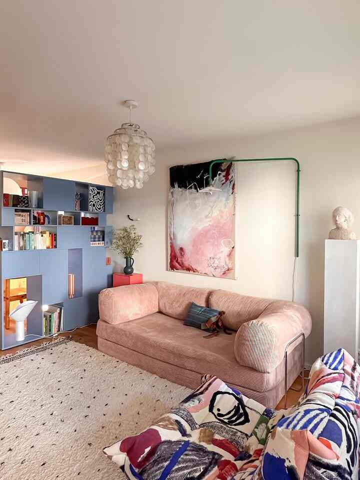 Where art meets comfort — and every corner feels like home 🎨🛋️💫
#artfilledhome #cozyvibes #livingroomgoals
Credit : @anna.im.quadrat