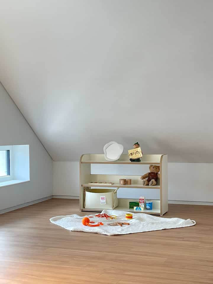 #예쁜템최고야 #콘수프기록 #홈스타일링 #다락인테리어 #단독주택인테리어 #다락방꾸미기 #아이방꾸미기

Since when has it been hard to organize the toys overflowing in my kids' room?

I needed a separate space to store the toys that they play with a lot these days, and the toys they play with, so I organized the attic on the third floor again.

I just brought in a pretty toy shelf,

but the space looks so pretty, I really like it :)

Let's have fun this week, too, capturing the beauty of every corner of the house!

