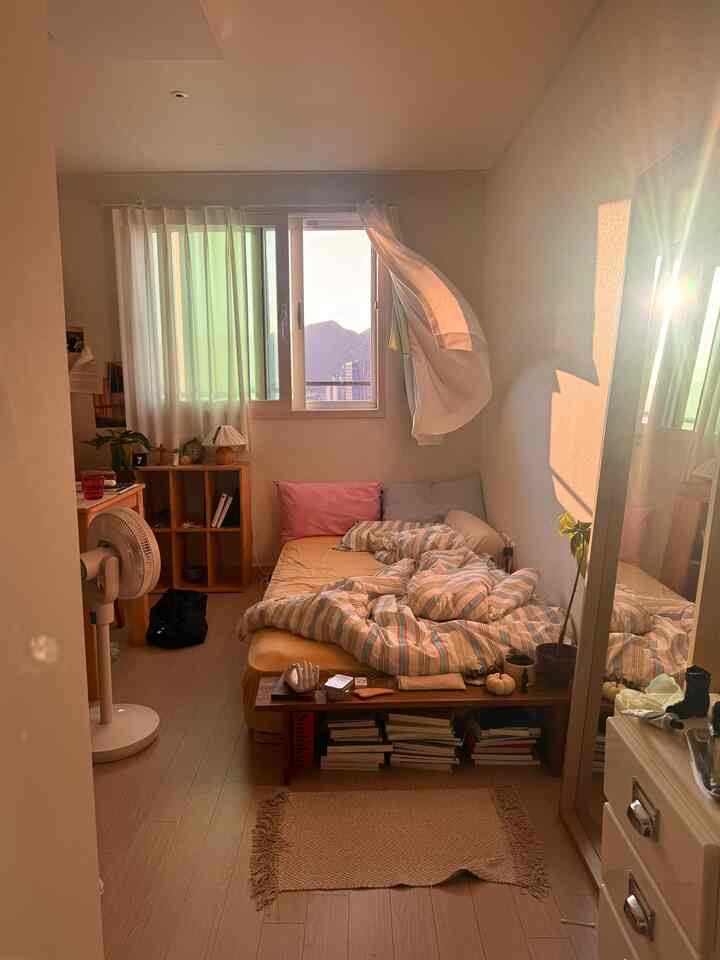 夜明けに直面した部屋の光がこの場合、早く起きたやりがいがあるしかない！  #기록 #침실 #침실인테리어 #침실꾸미기 #방꾸미기 #방인테리어 #roominspo #roominspiration #roomforinspo #myroom #room   #bedroominspo #bedroomideas #bedroomgoals #bedroominterior #bedroomstyle